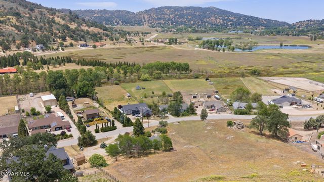 23500 Lakeview Drive, Tehachapi, CA 93561