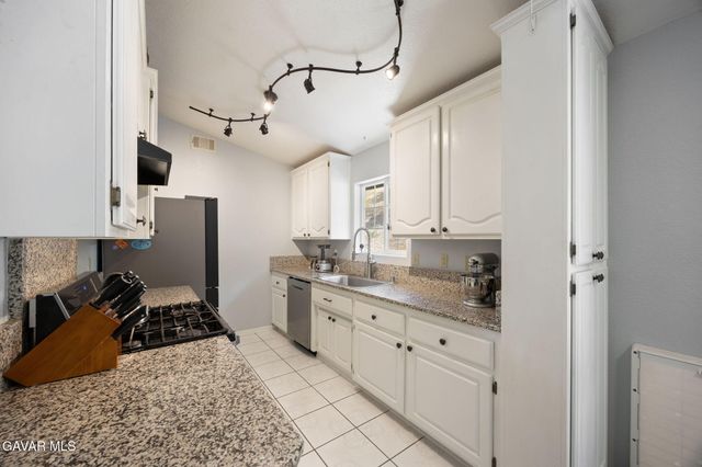 23500 Lakeview Drive, Tehachapi, CA 93561
