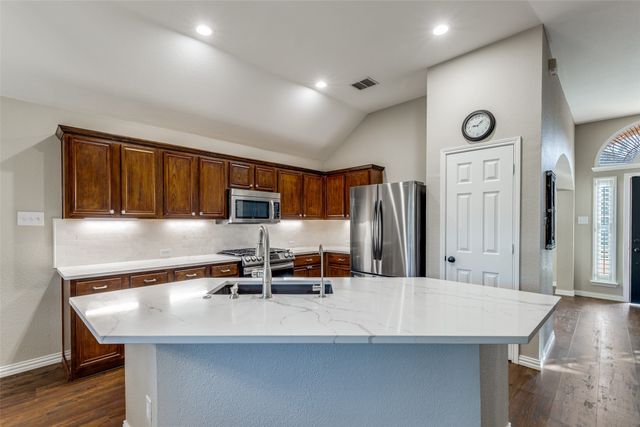 2136 Fountain Drive, Lewisville, TX 75067