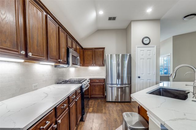 2136 Fountain Drive, Lewisville, TX 75067