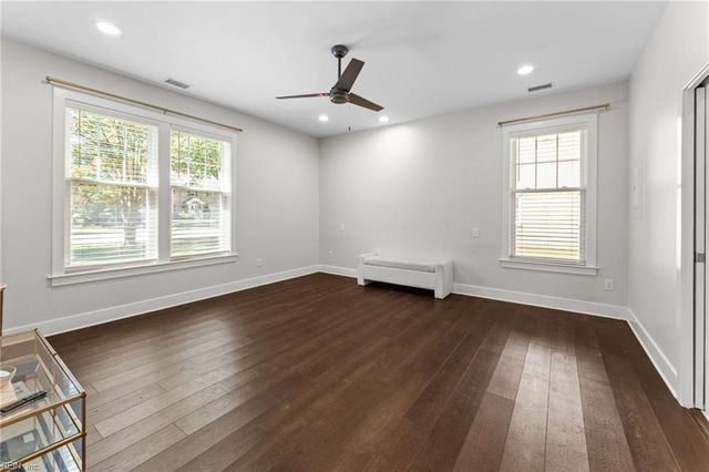 2 Jonquil LN, Newport News, VA 23606