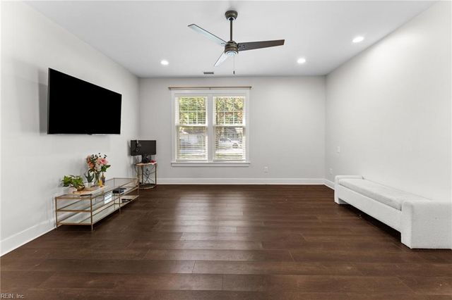 2 Jonquil LN, Newport News, VA 23606
