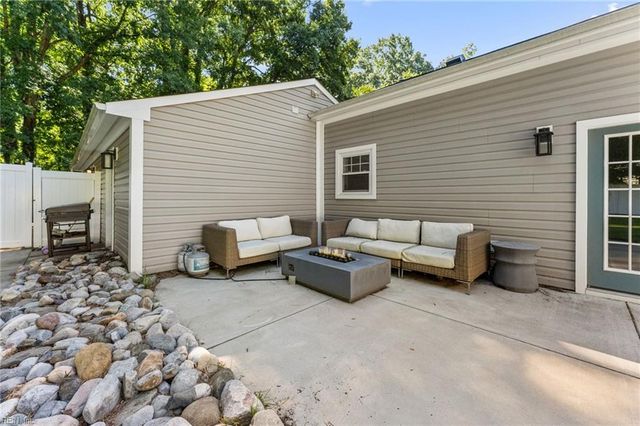 2 Jonquil LN, Newport News, VA 23606