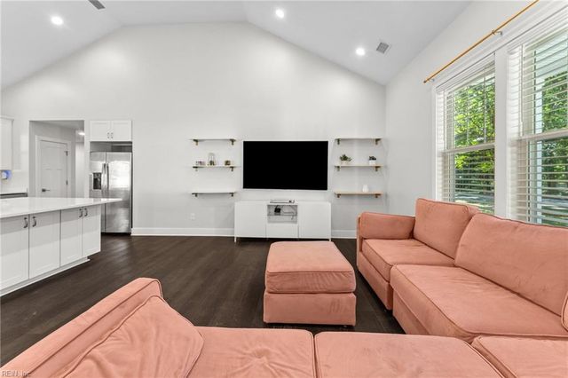 2 Jonquil LN, Newport News, VA 23606