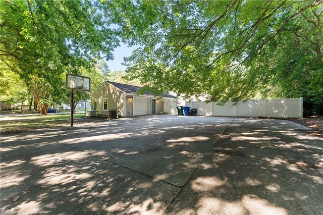 2 Jonquil LN, Newport News, VA 23606