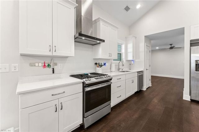 2 Jonquil LN, Newport News, VA 23606
