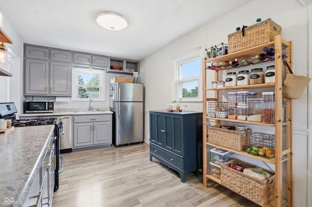 306 N 16th Avenue, Beech Grove, IN 46107