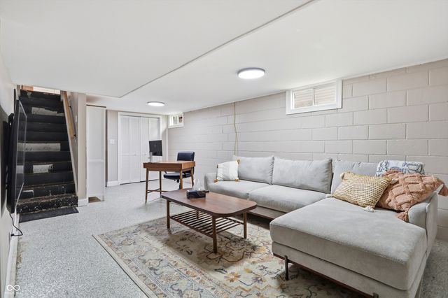306 N 16th Avenue, Beech Grove, IN 46107