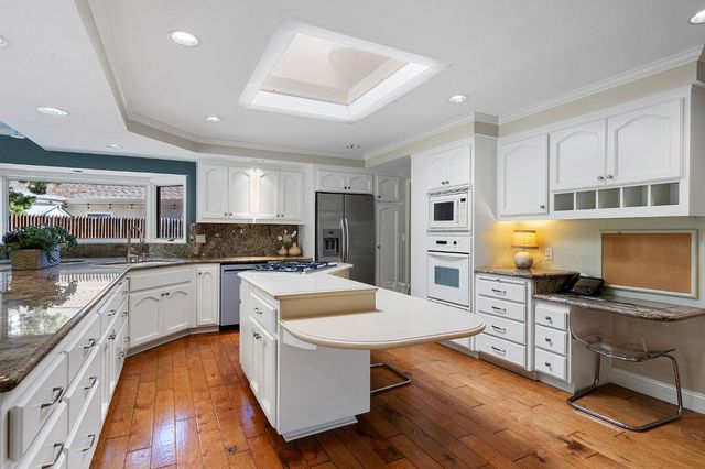 1574 Barnett Cir, Carmichael, CA 95608