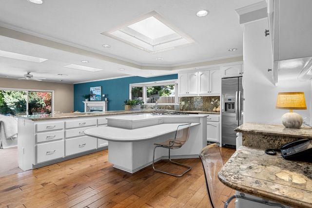 1574 Barnett Cir, Carmichael, CA 95608