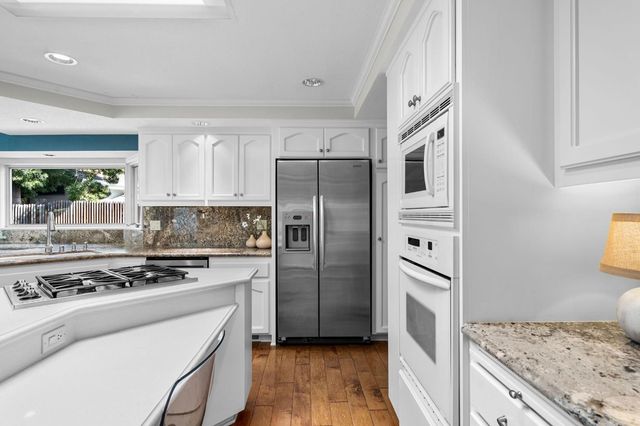 1574 Barnett Cir, Carmichael, CA 95608