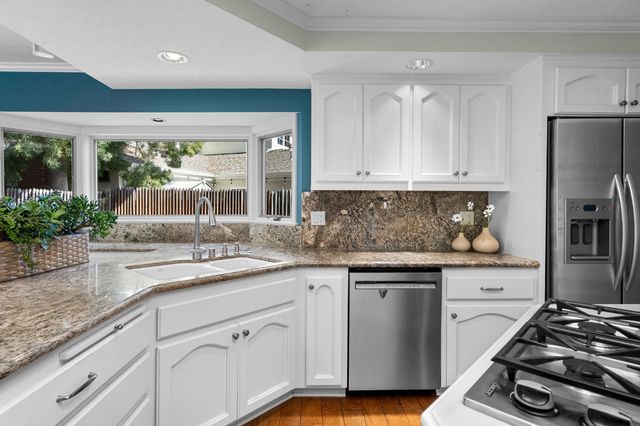 1574 Barnett Cir, Carmichael, CA 95608