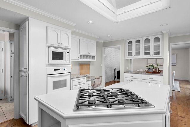 1574 Barnett Cir, Carmichael, CA 95608