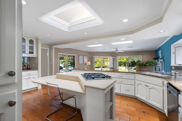 1574 Barnett Cir, Carmichael, CA 95608