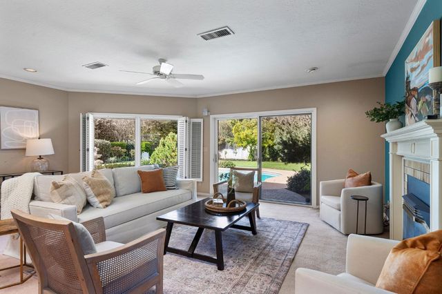 1574 Barnett Cir, Carmichael, CA 95608