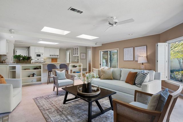 1574 Barnett Cir, Carmichael, CA 95608