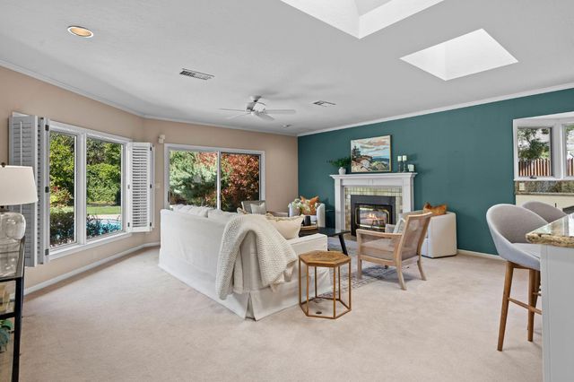 1574 Barnett Cir, Carmichael, CA 95608