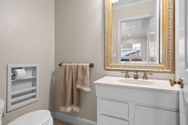 1574 Barnett Cir, Carmichael, CA 95608