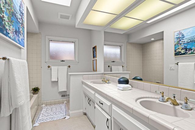 1574 Barnett Cir, Carmichael, CA 95608