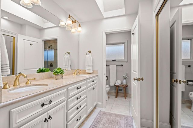 1574 Barnett Cir, Carmichael, CA 95608