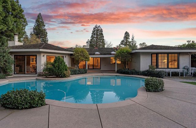 1574 Barnett Cir, Carmichael, CA 95608