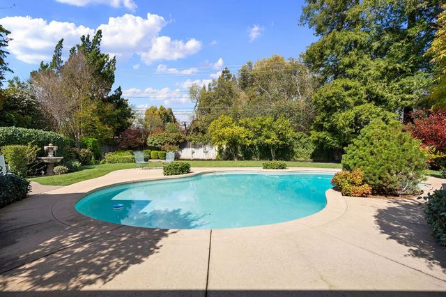 1574 Barnett Cir, Carmichael, CA 95608