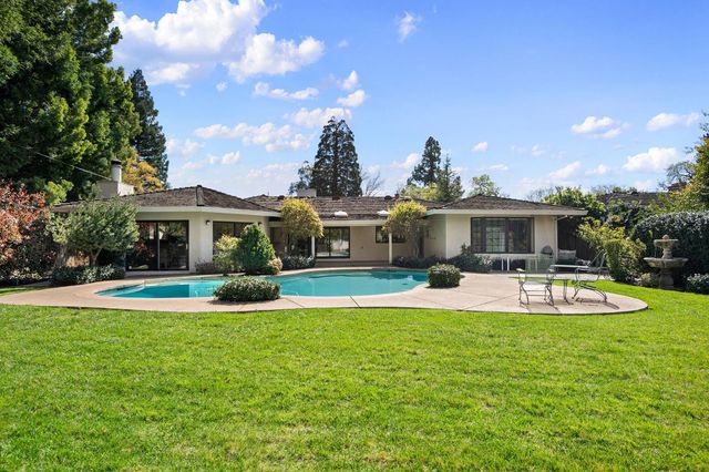 1574 Barnett Cir, Carmichael, CA 95608