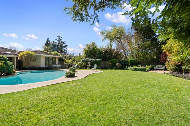 1574 Barnett Cir, Carmichael, CA 95608