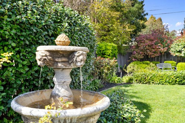 1574 Barnett Cir, Carmichael, CA 95608