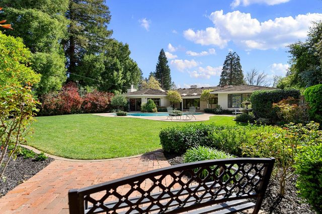 1574 Barnett Cir, Carmichael, CA 95608