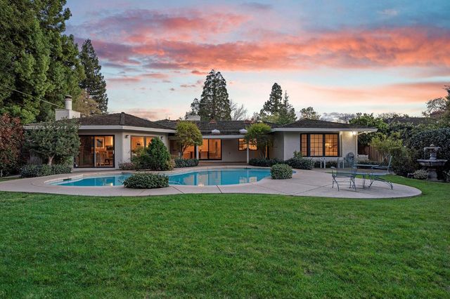 1574 Barnett Cir, Carmichael, CA 95608