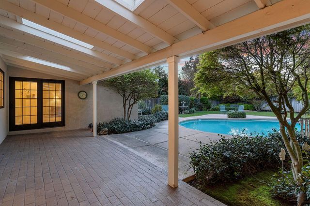 1574 Barnett Cir, Carmichael, CA 95608