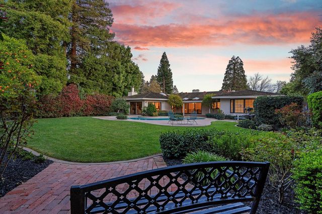 1574 Barnett Cir, Carmichael, CA 95608