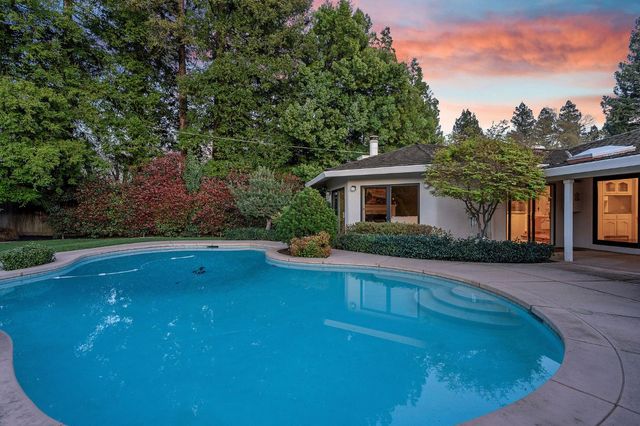 1574 Barnett Cir, Carmichael, CA 95608