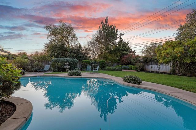 1574 Barnett Cir, Carmichael, CA 95608