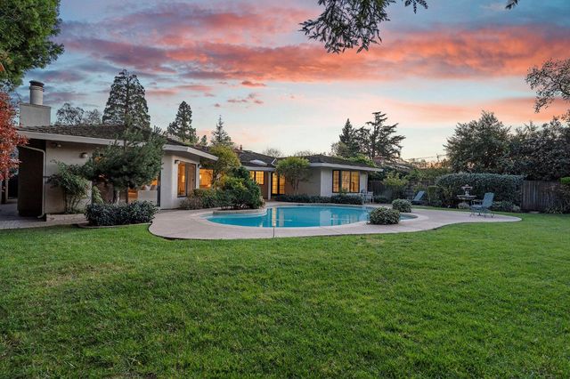 1574 Barnett Cir, Carmichael, CA 95608