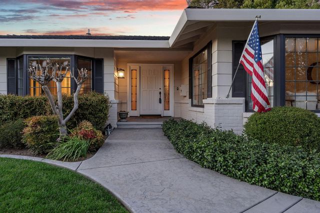 1574 Barnett Cir, Carmichael, CA 95608