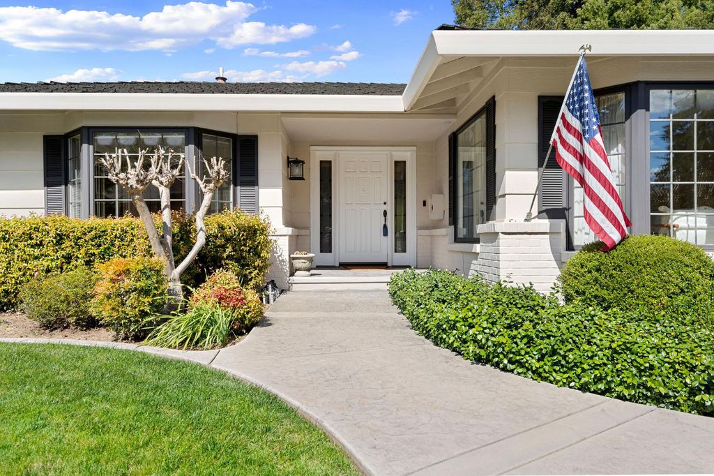 1574 Barnett Cir, Carmichael, CA 95608