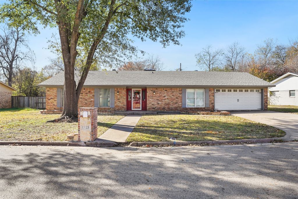 1325 Carter Street, Sulphur Springs, TX 75482