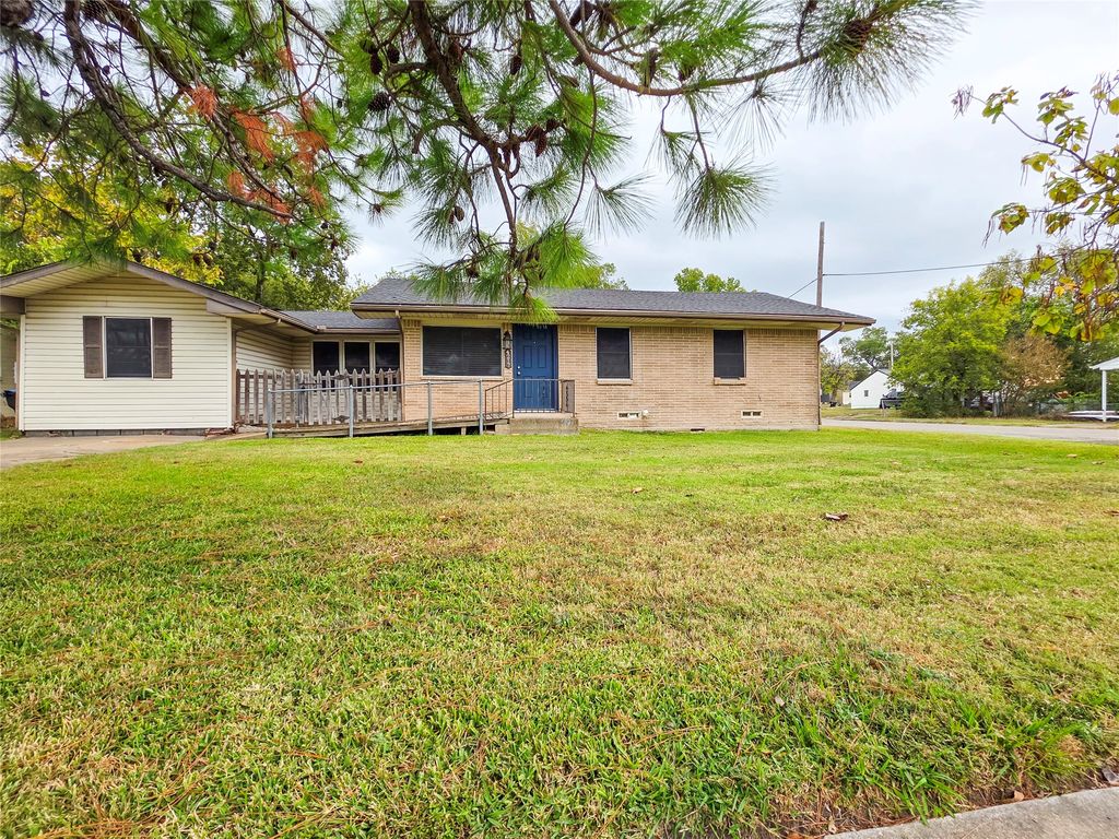 4217 King Street, Greenville, TX 75401