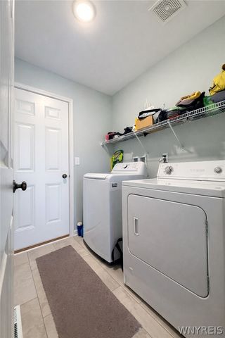 902 Carriage Lane, West Seneca, NY 14224