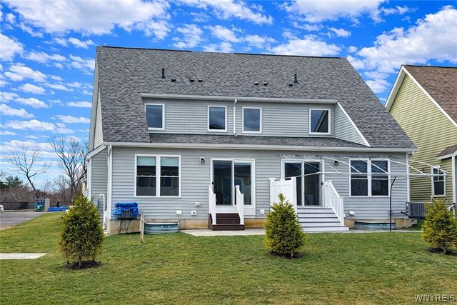 902 Carriage Lane, West Seneca, NY 14224