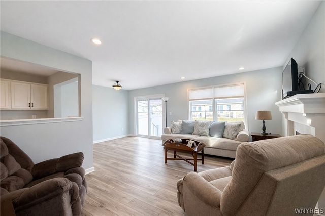 902 Carriage Lane, West Seneca, NY 14224