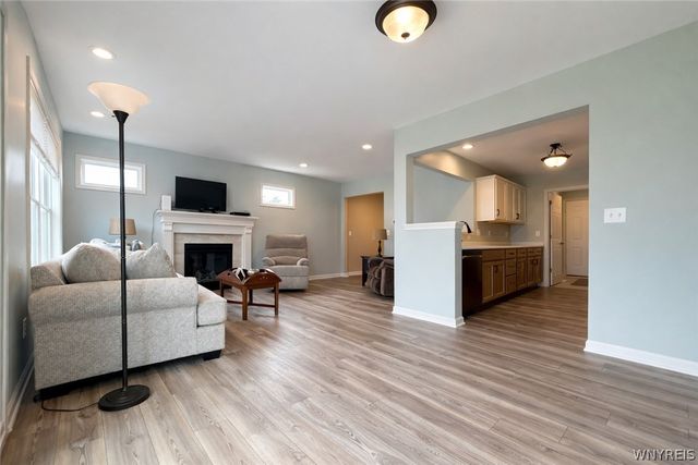 902 Carriage Lane, West Seneca, NY 14224