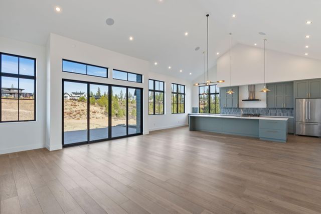 3118 NW Crossing Drive, Bend, OR 97703