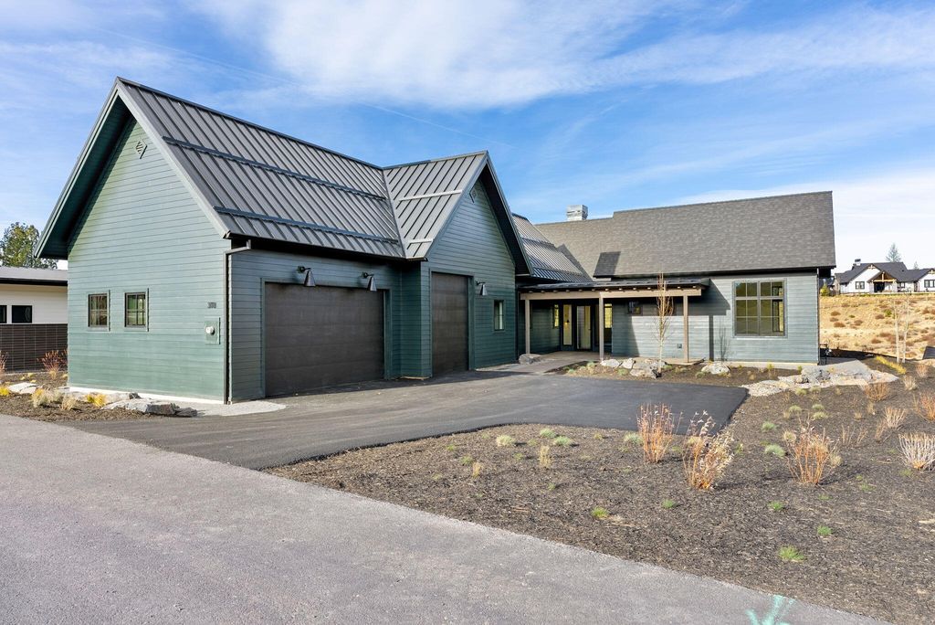 3118 NW Crossing Drive, Bend, OR 97703