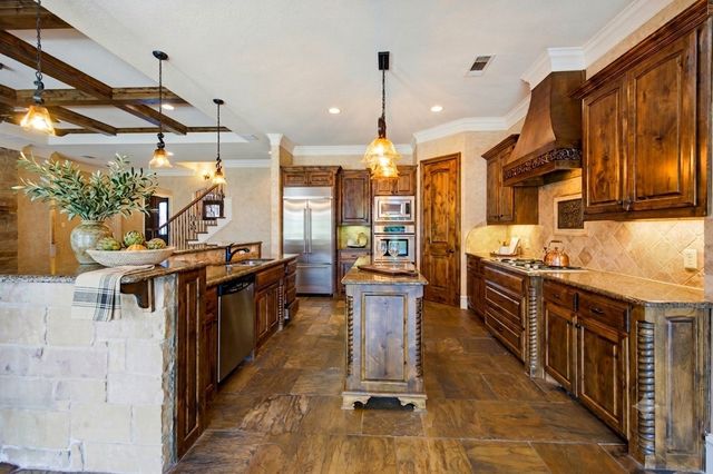 7713 Silverleaf Drive, North Richland Hills, TX 76182