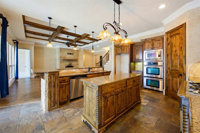 7713 Silverleaf Drive, North Richland Hills, TX 76182