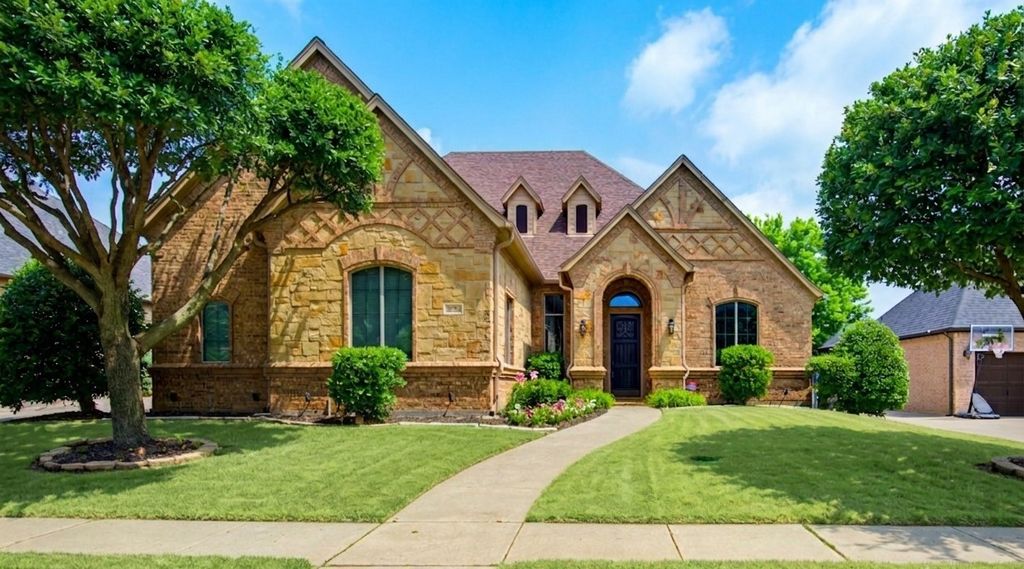 7713 Silverleaf Drive, North Richland Hills, TX 76182