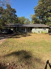 1855 N Greenvalley Avenue, Fayetteville, AR 72703